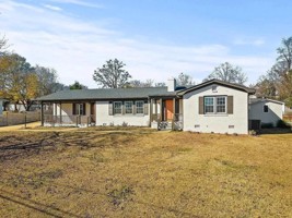 featured image of 305 Hillside Dr #1