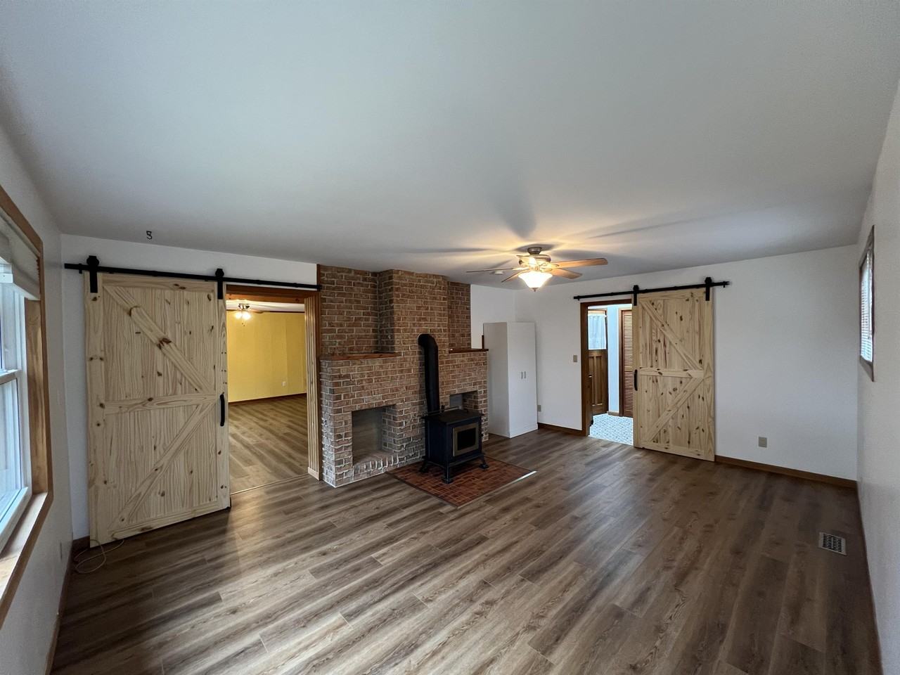 1129 Lincoln Dr - Photo 2 of 30