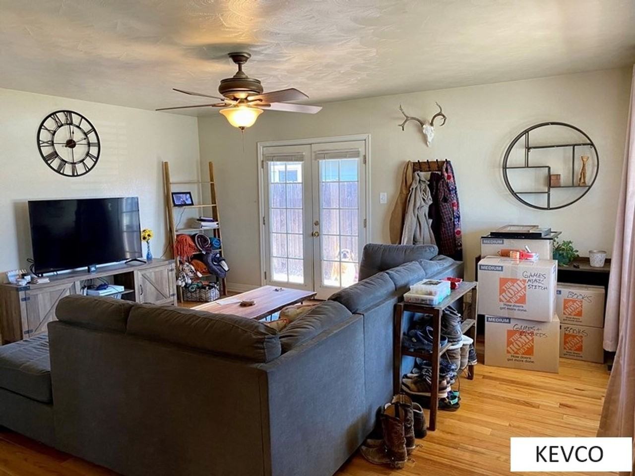 2416 Poplar Dr - Photo 2 of 17