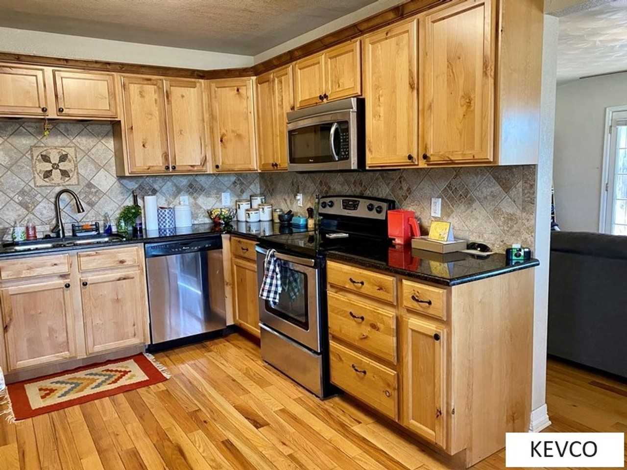 2416 Poplar Dr - Photo 6 of 17