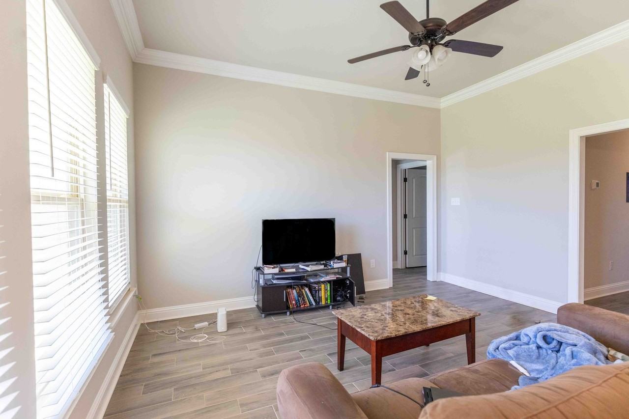 603 Ives Way - Photo 2 of 9