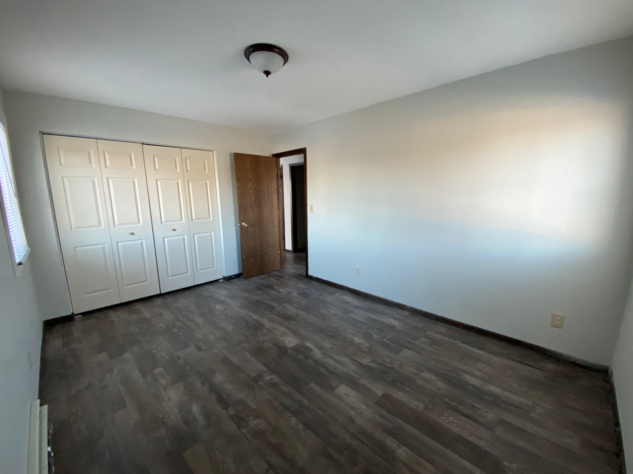 Spacious 2 bedroom 1 bathroom, pet friendly apartment Apartments 333