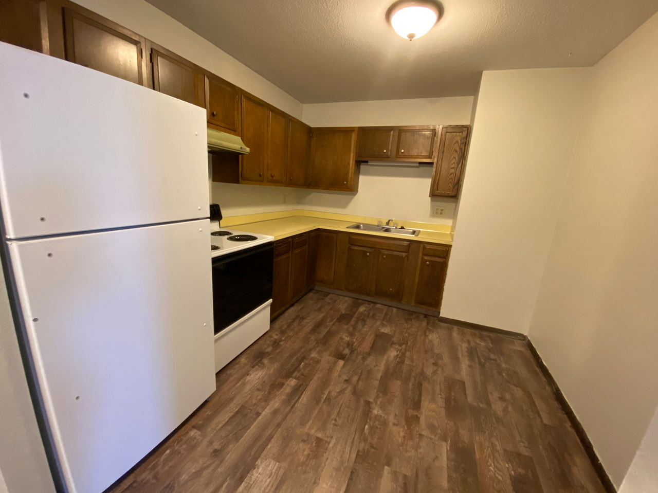 Spacious 2 bedroom 1 bathroom, pet friendly apartment Apartments 333