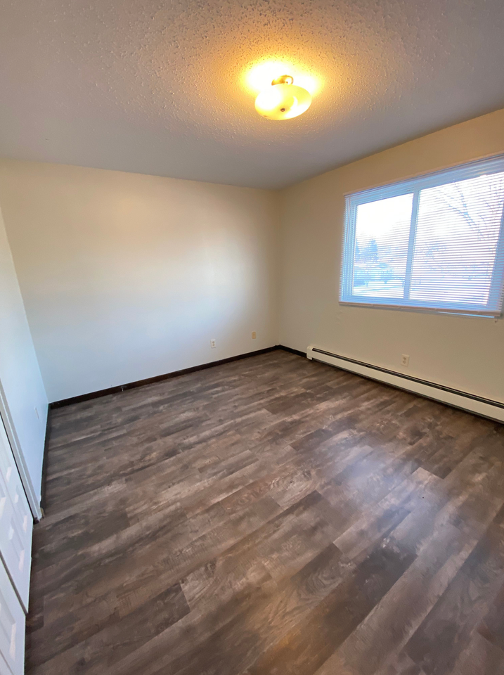 Spacious 2 bedroom 1 bathroom, pet friendly apartment - Photo 5 of 7