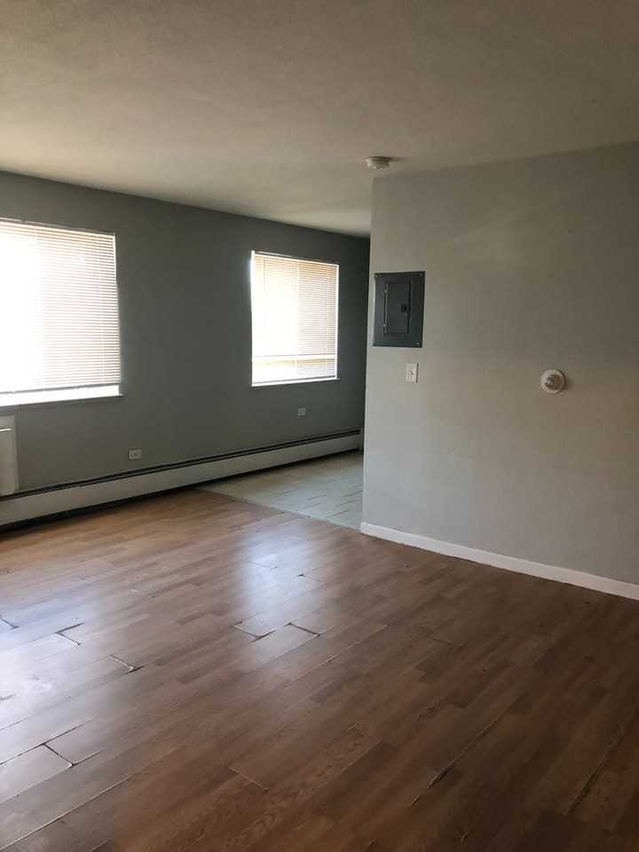 Kingston Apartments - Photo 3 of 7