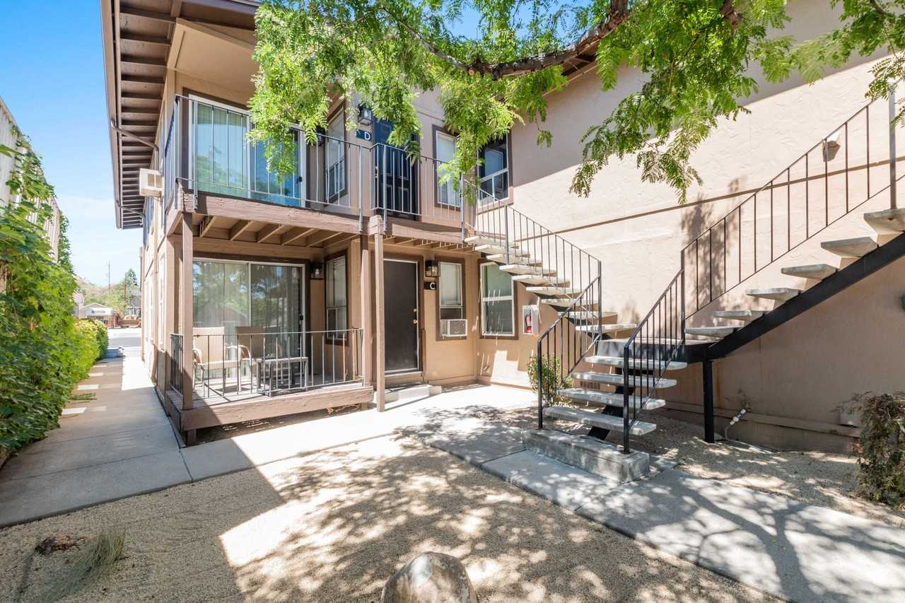 720 Lander Street - Photo 3 of 8