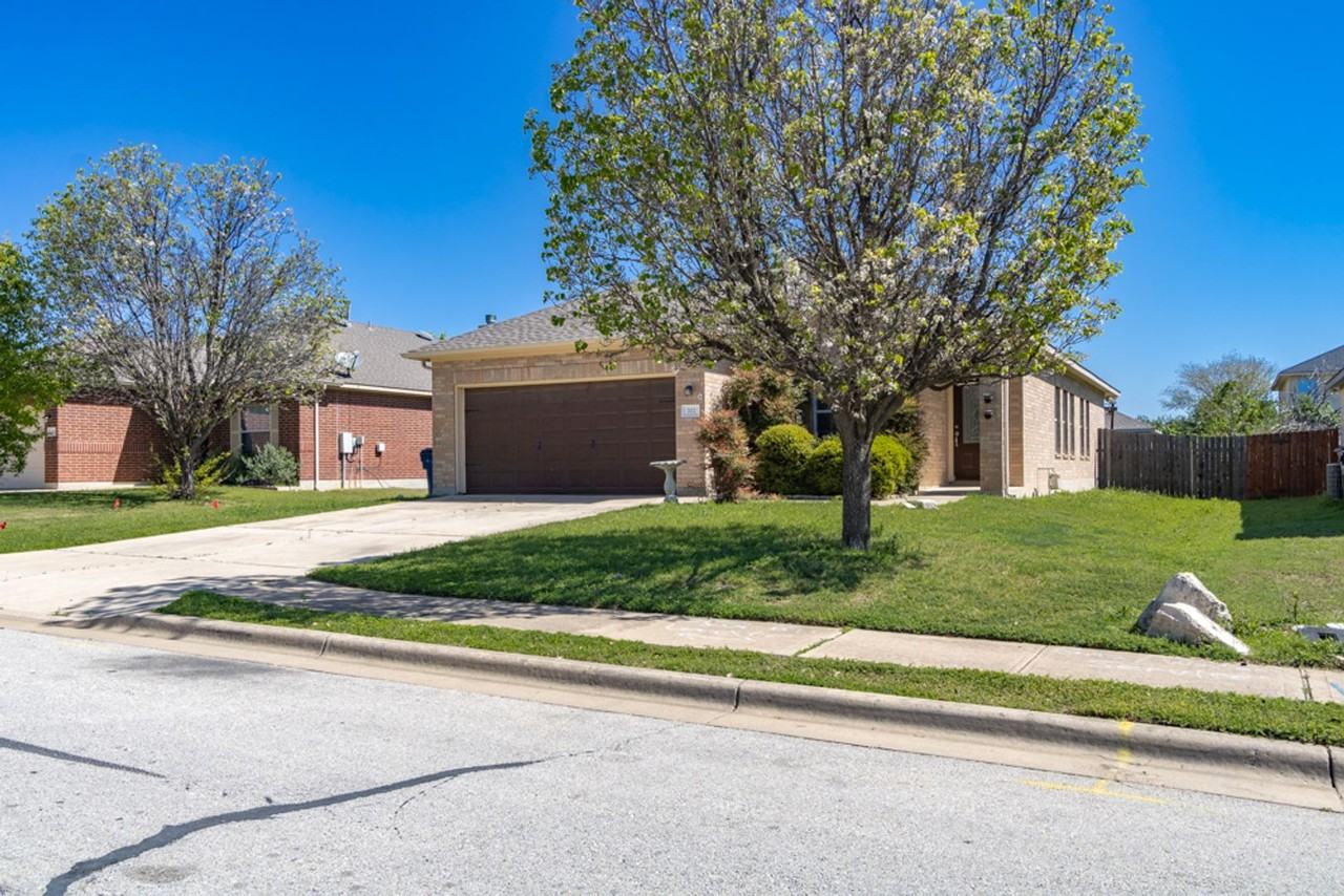 702 Pampas Ricas Dr - Photo 3 of 30