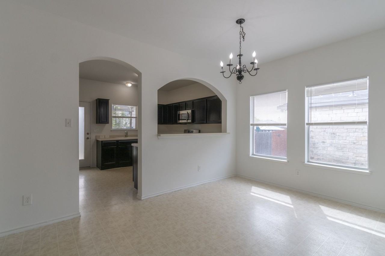 702 Pampas Ricas Dr - Photo 5 of 30