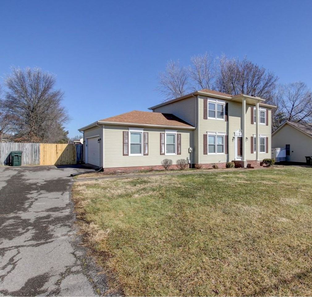 1105 Bark Ridge Cir - Photo 2 of 36