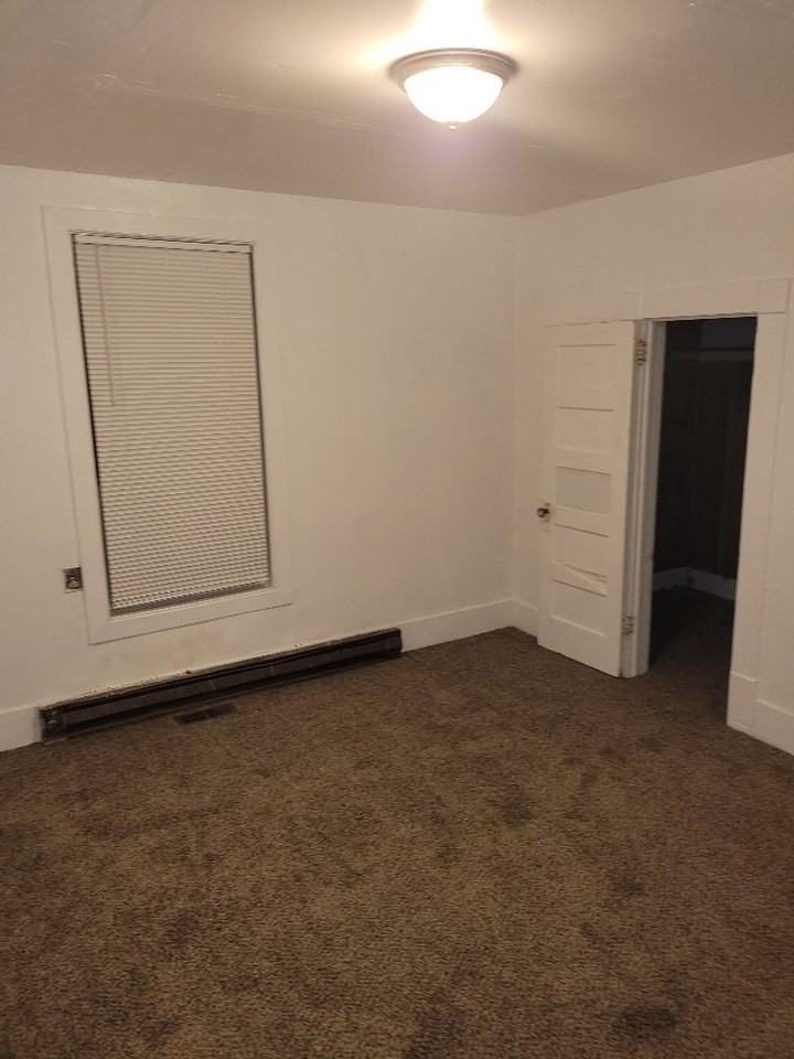 624 S Main St - Photo 6 of 12