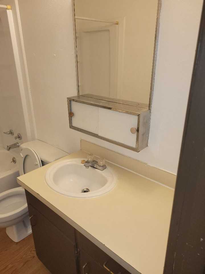 624 S Main St - Photo 7 of 12