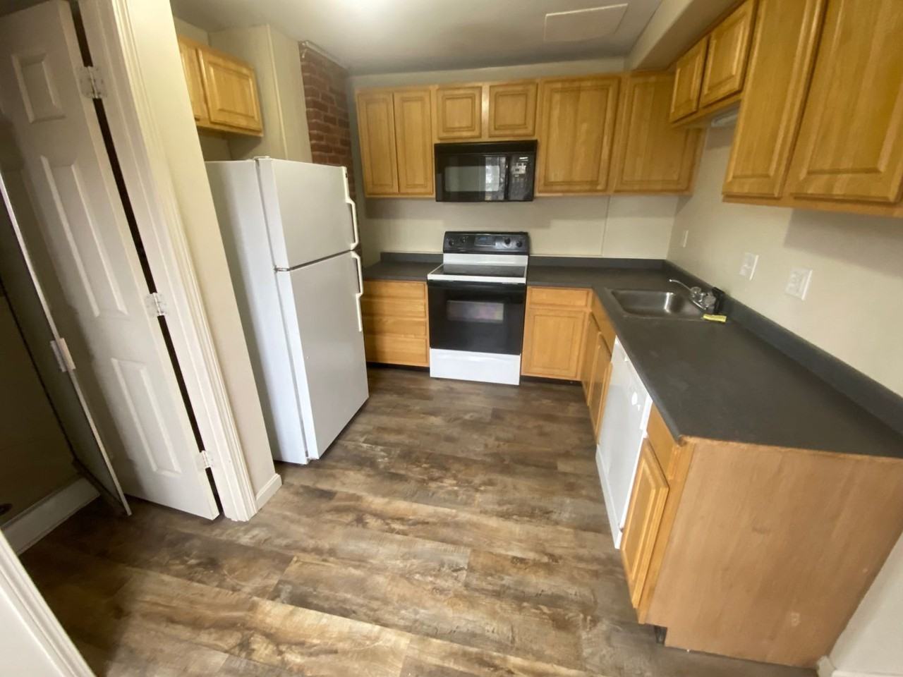 35-37 Courtland St - Photo 3 of 10