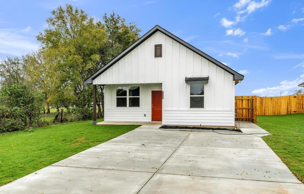 317 W Martin Luther King Dr - Photo 3 of 24