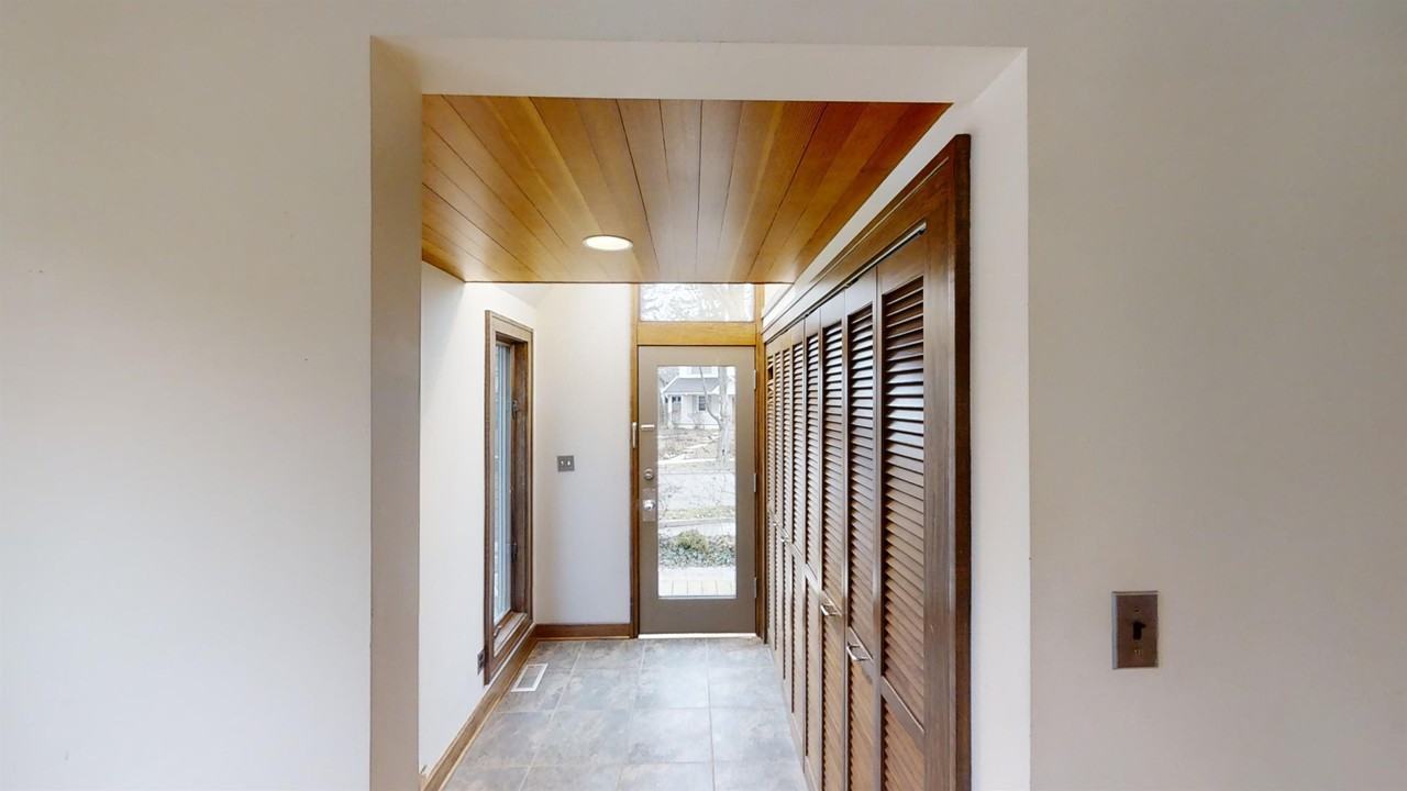 133 Fairview St - Photo 3 of 17