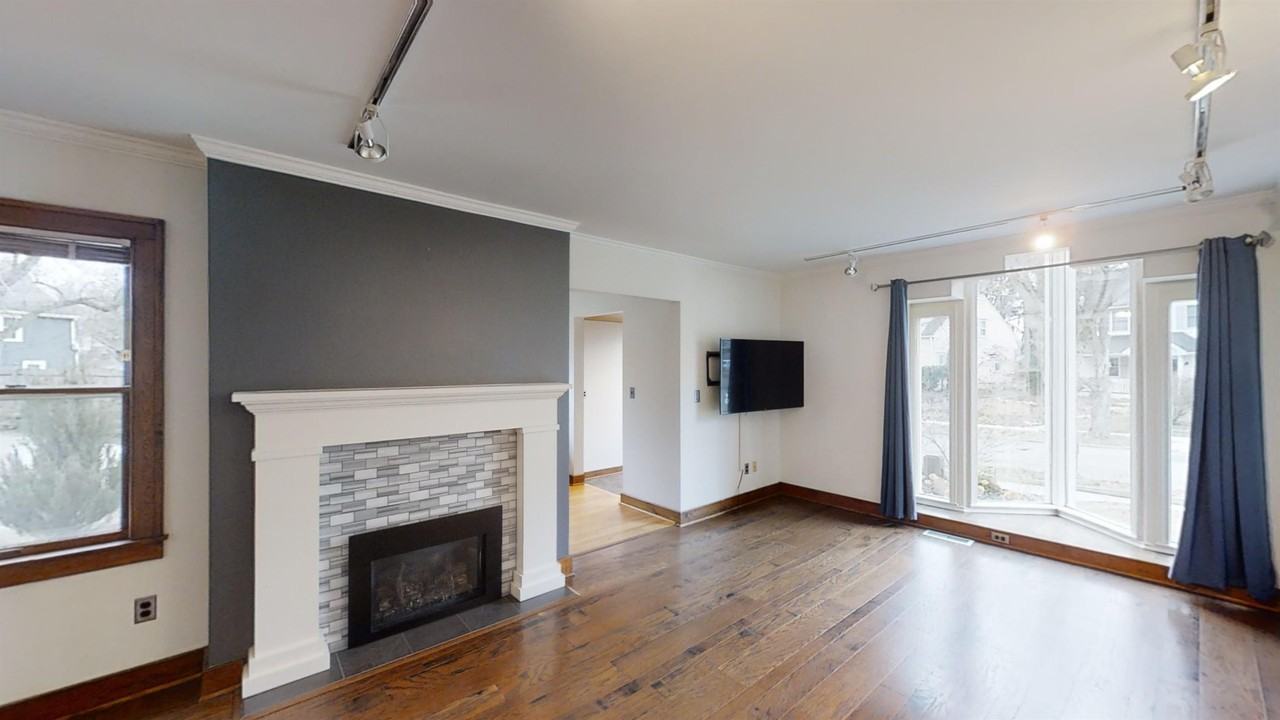 133 Fairview St - Photo 2 of 17