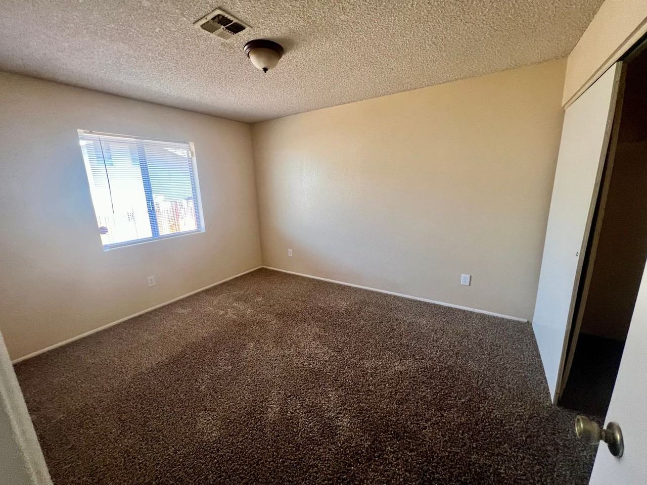 6242 Mariposa Ave - Photo 7 of 25