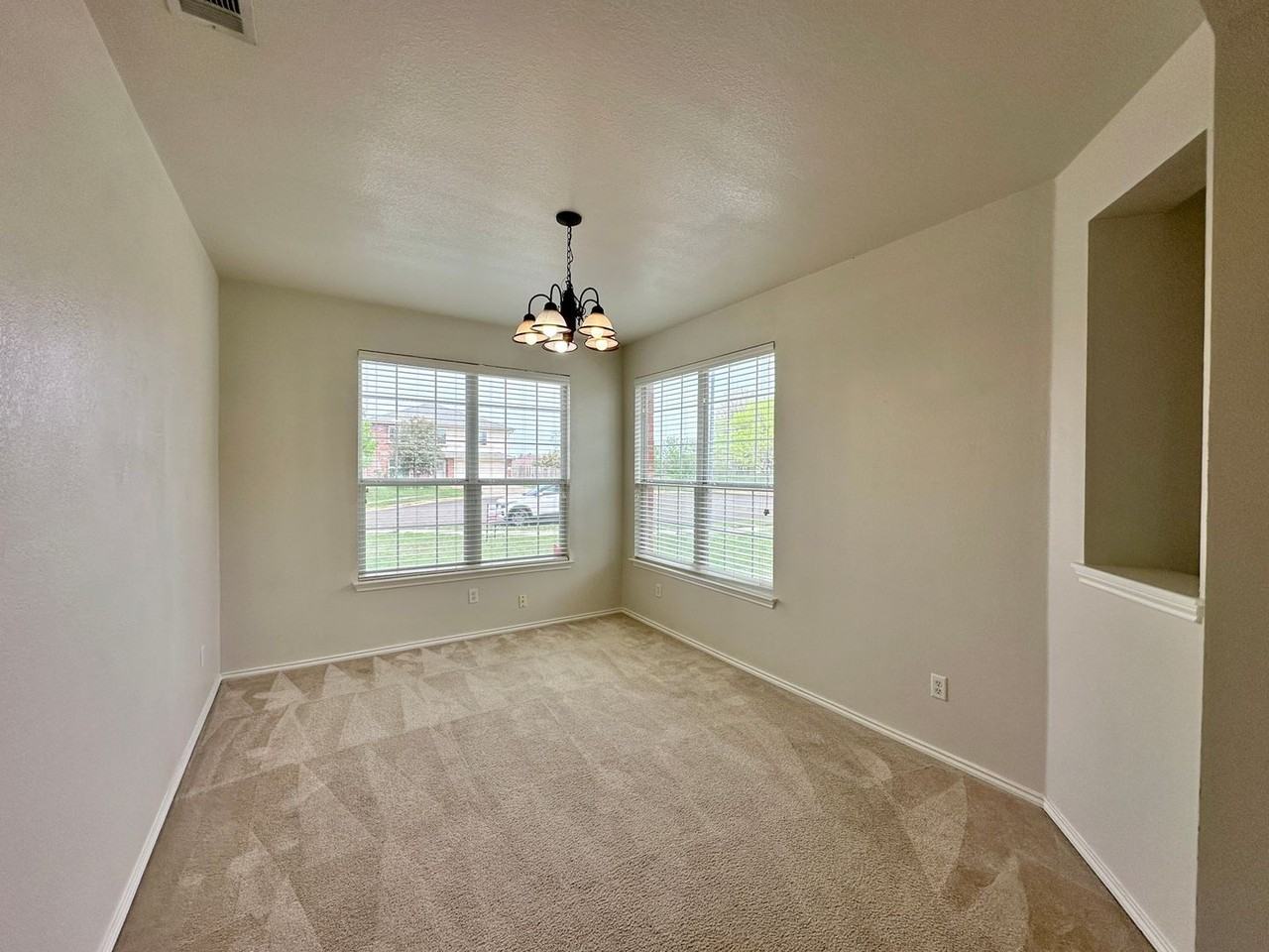 1806 Lobrecht Ct - Photo 4 of 40