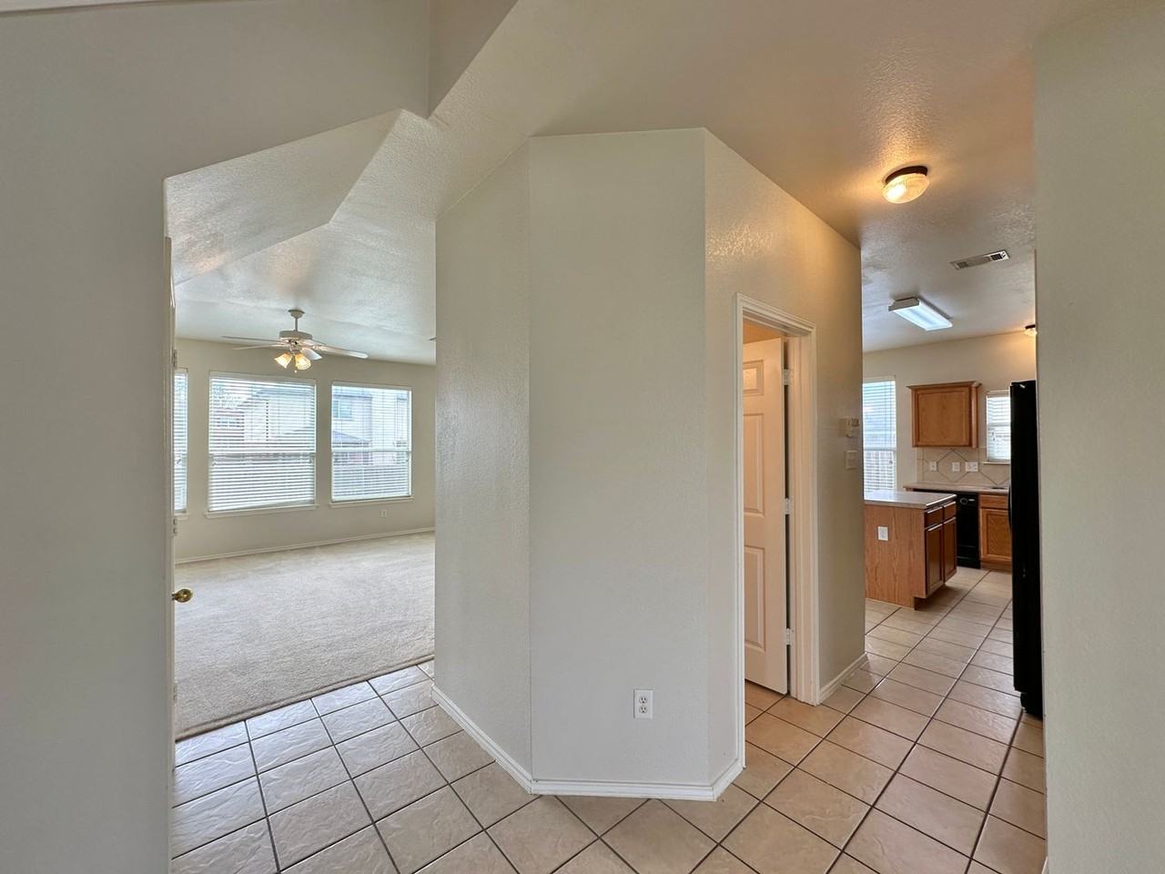 1806 Lobrecht Ct - Photo 7 of 40