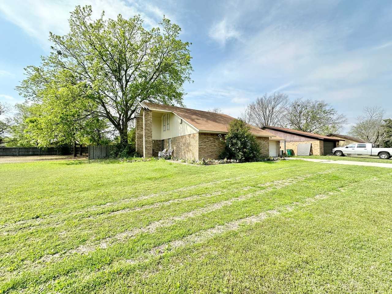 216 West Cardinal Lane - Photo 2 of 36