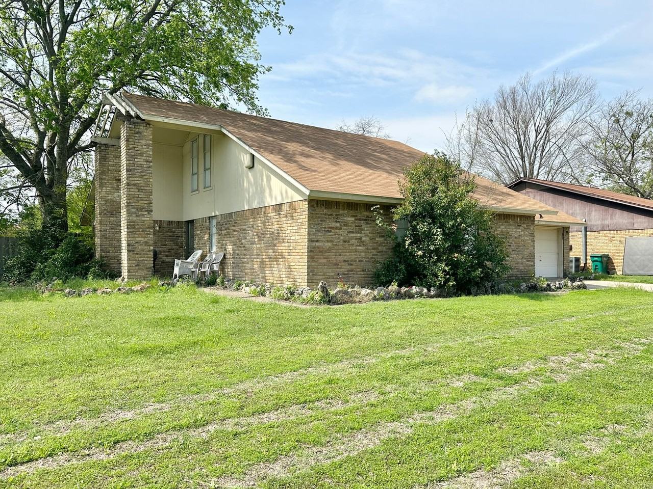 216 West Cardinal Lane - Photo 3 of 36