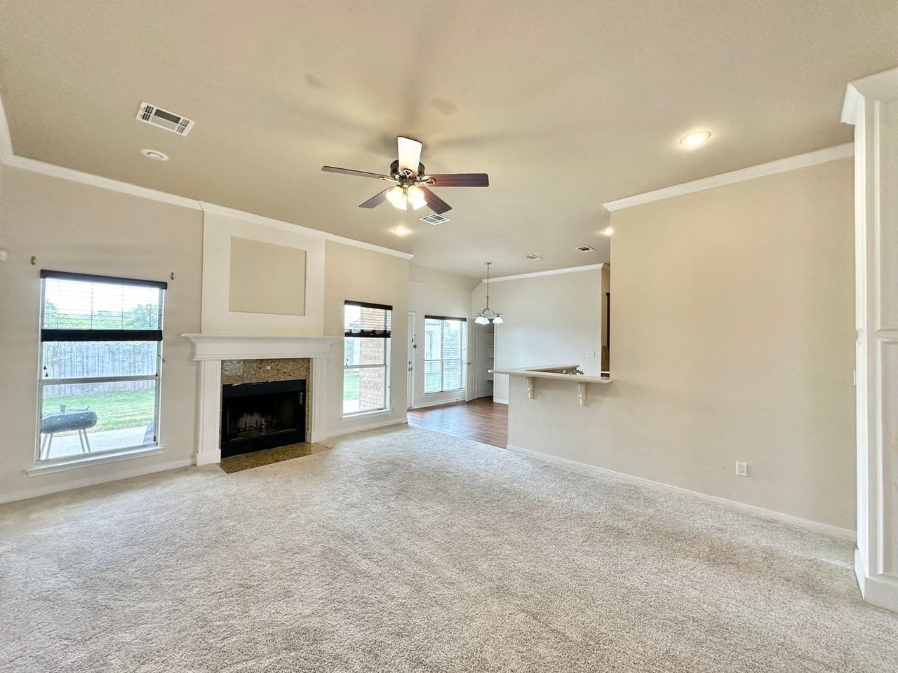 705 Marshall Dr - Photo 4 of 45