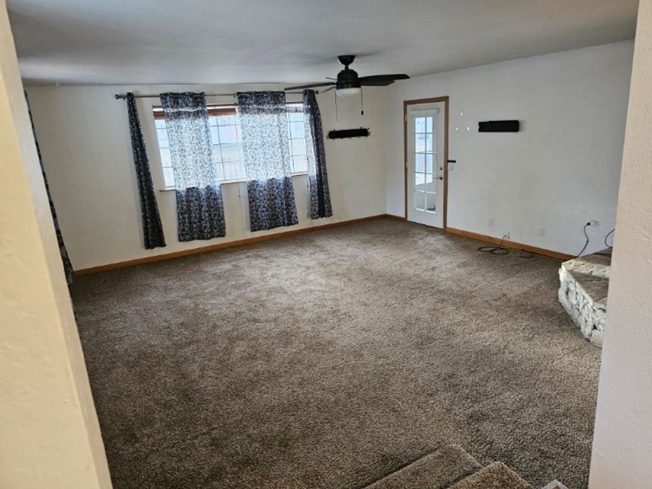 825 Hall St - Photo 2 of 21