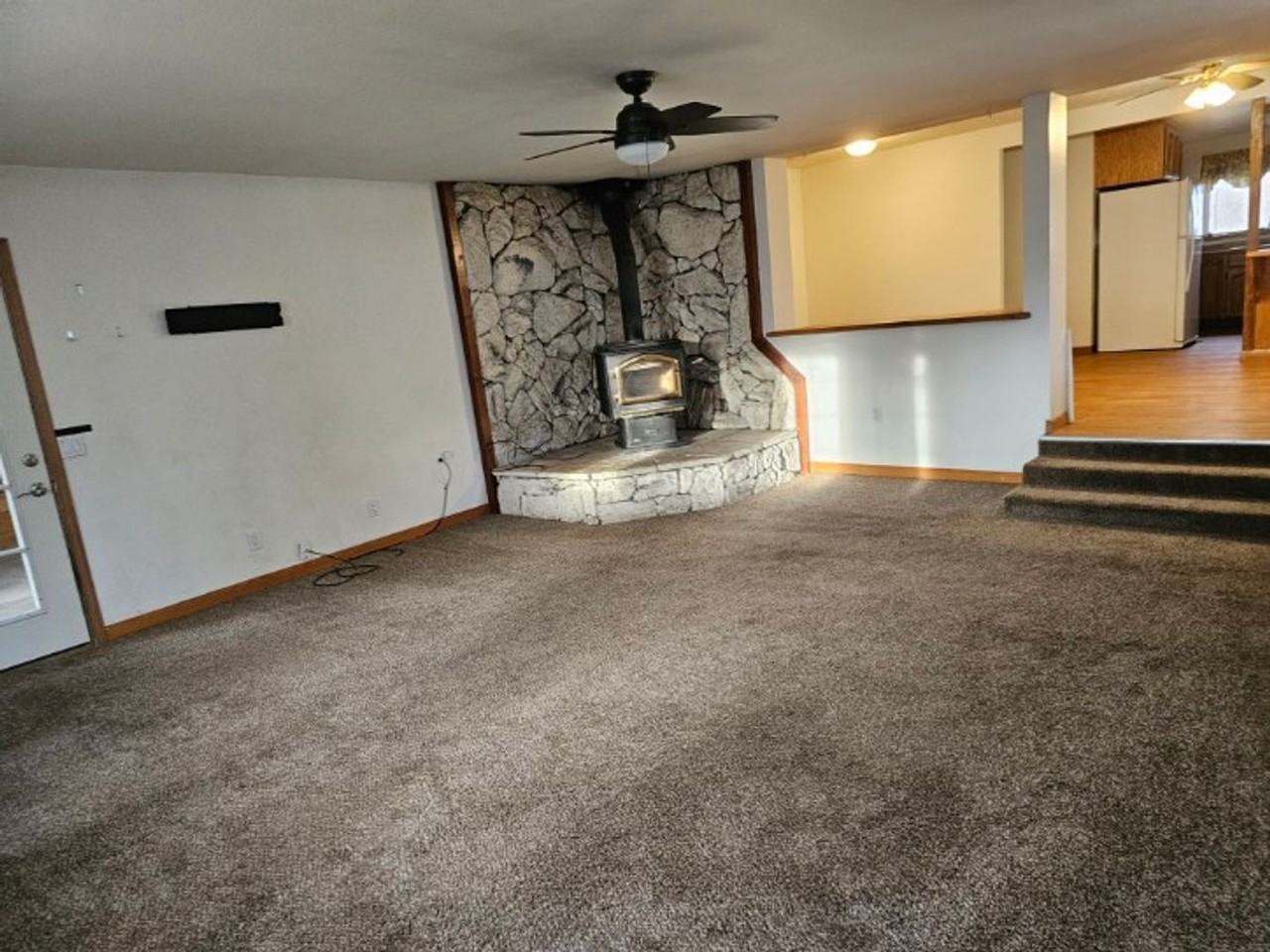 825 Hall St - Photo 3 of 21