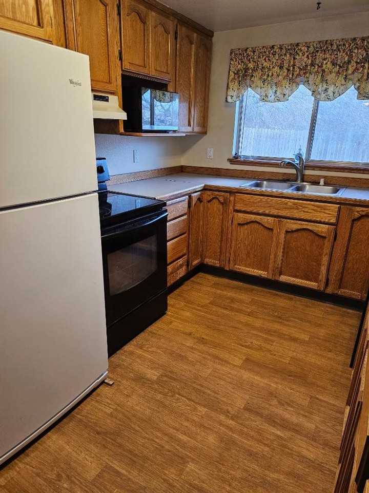 825 Hall St - Photo 4 of 21