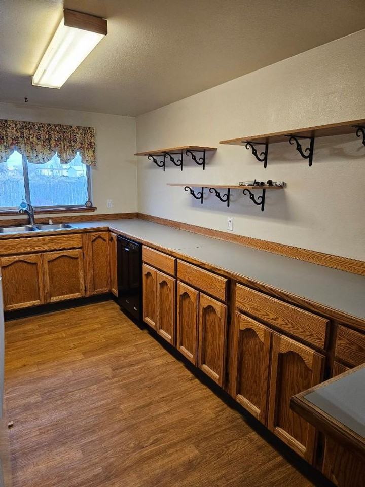 825 Hall St - Photo 6 of 21