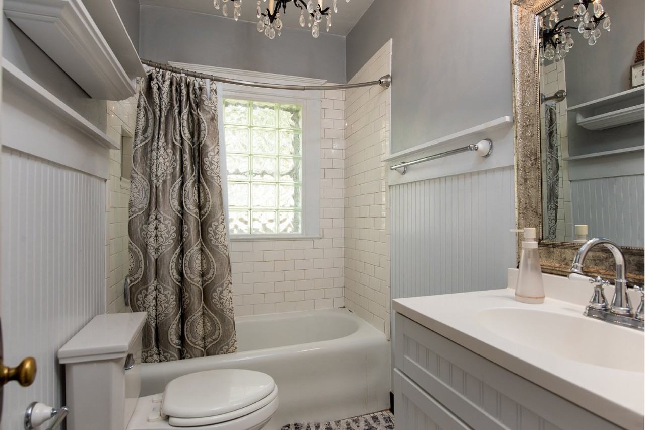 1802 Nun St - Photo 2 of 11