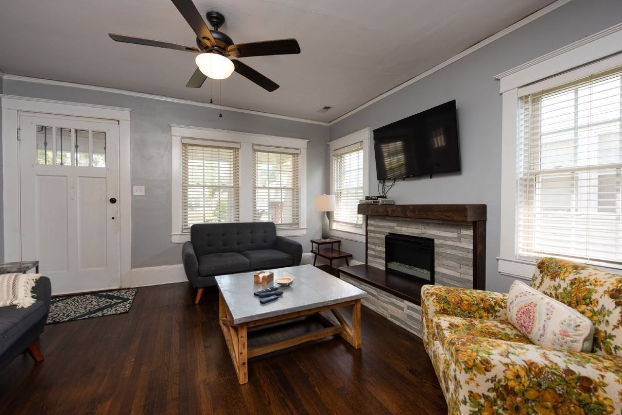 1802 Nun St - Photo 3 of 13