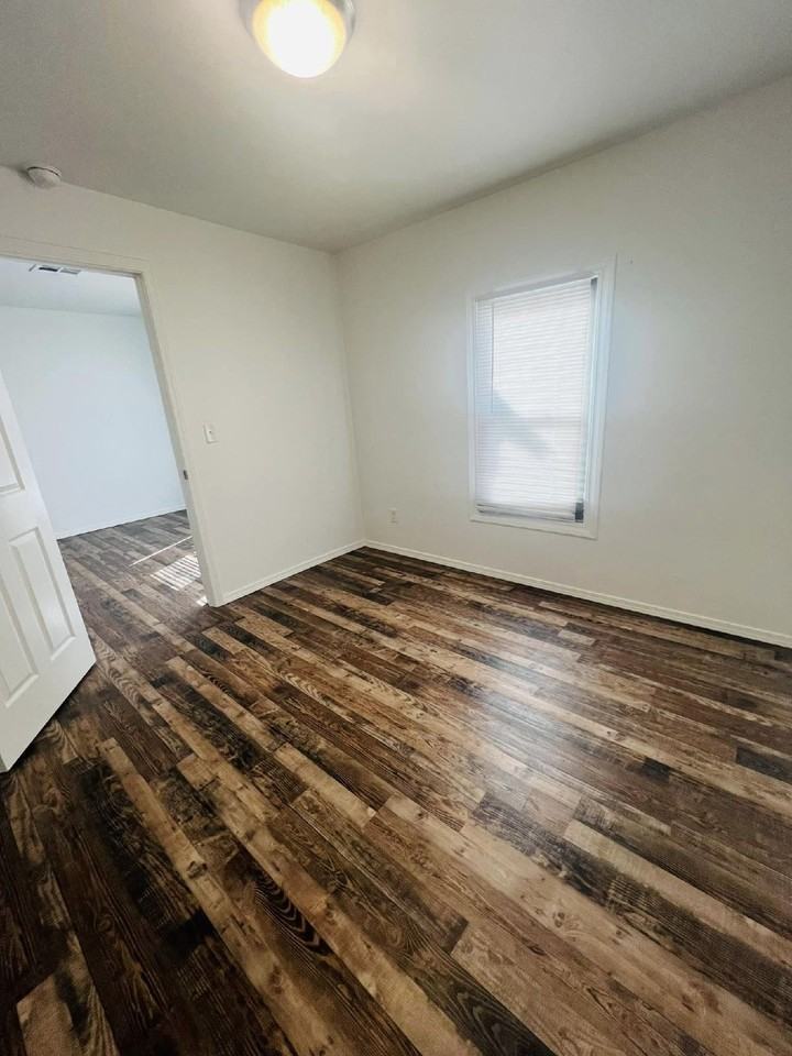 1514 Texas St - Photo 3 of 6