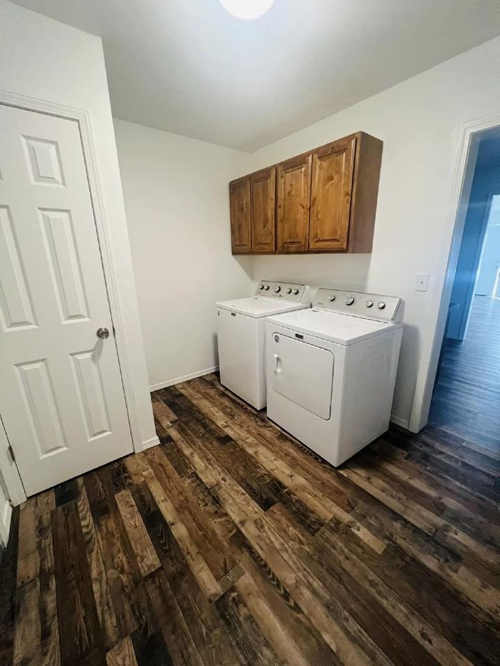 1514 Texas St - Photo 6 of 6