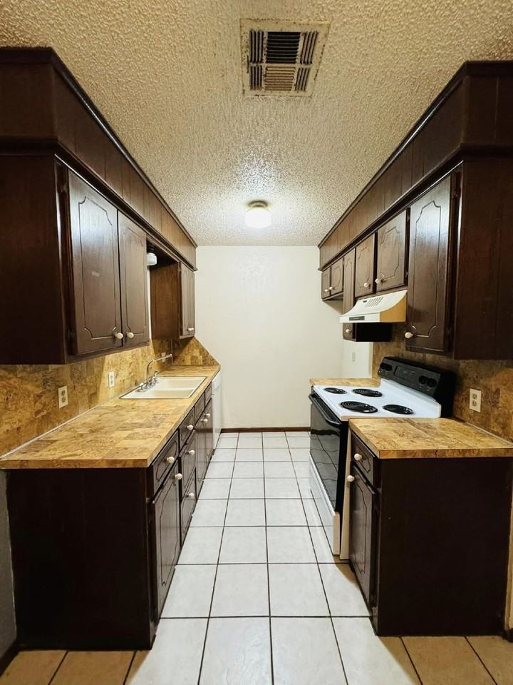 2511 Madison Ave - Photo 4 of 7