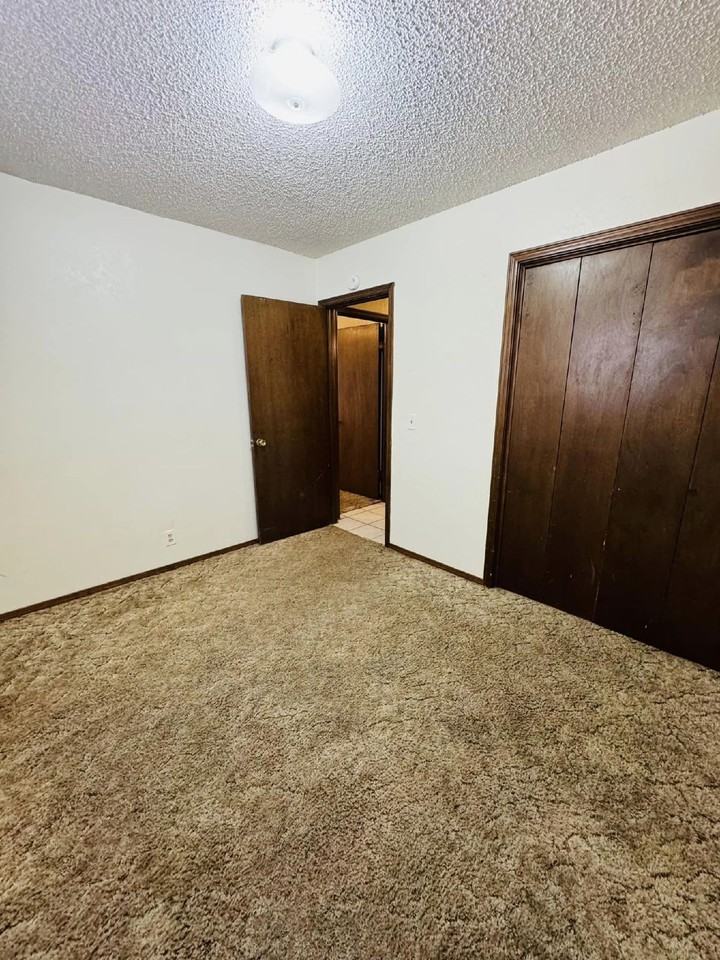 2511 Madison Ave - Photo 6 of 7