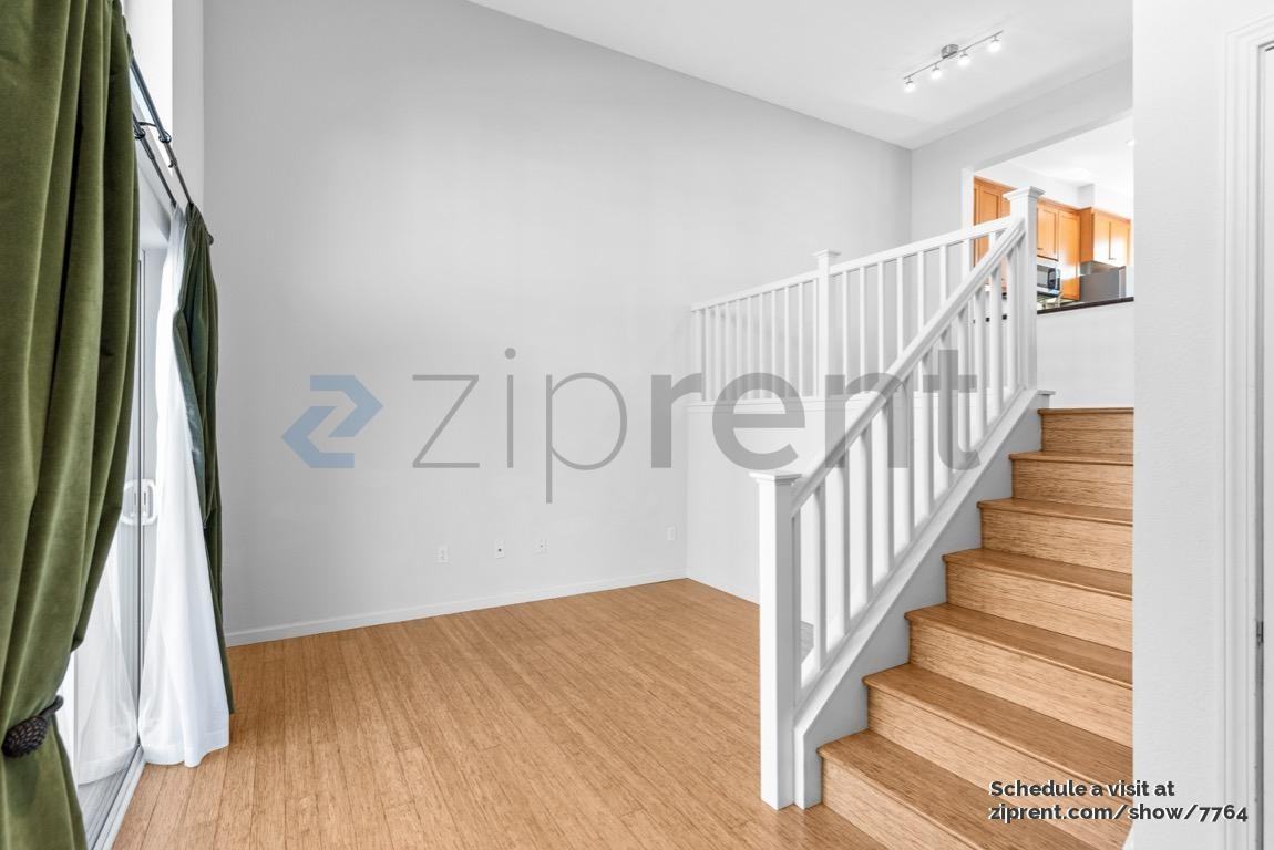 173 Stockwell Dr - Photo 3 of 20