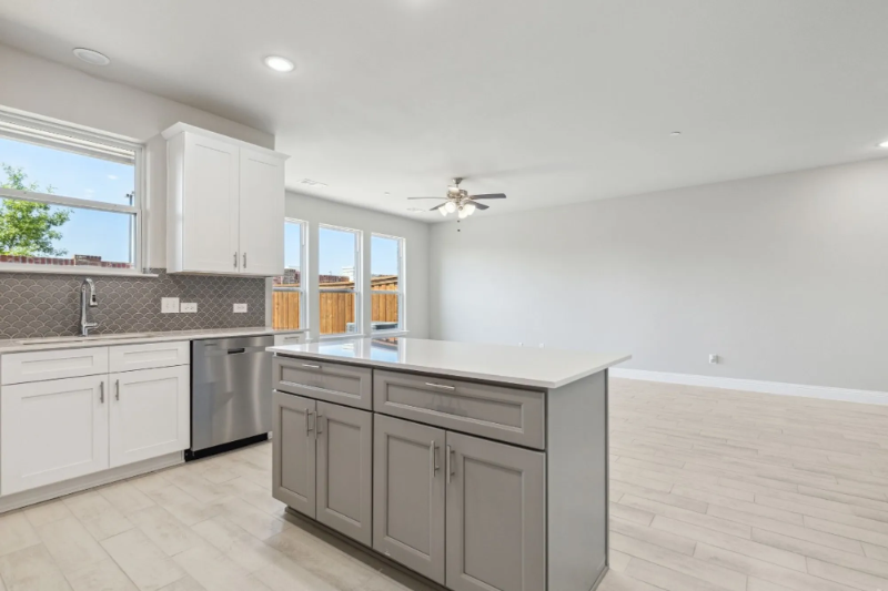 1719 Lisa Ct - Photo 2 of 16