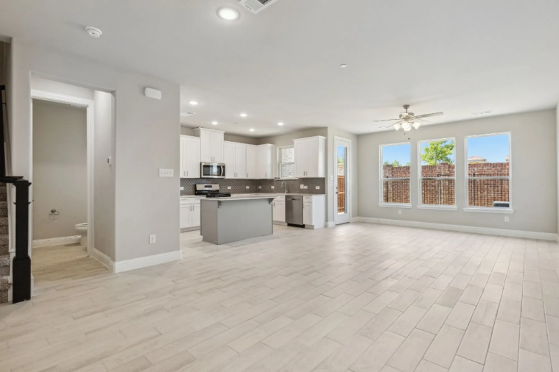 1719 Lisa Ct - Photo 3 of 16