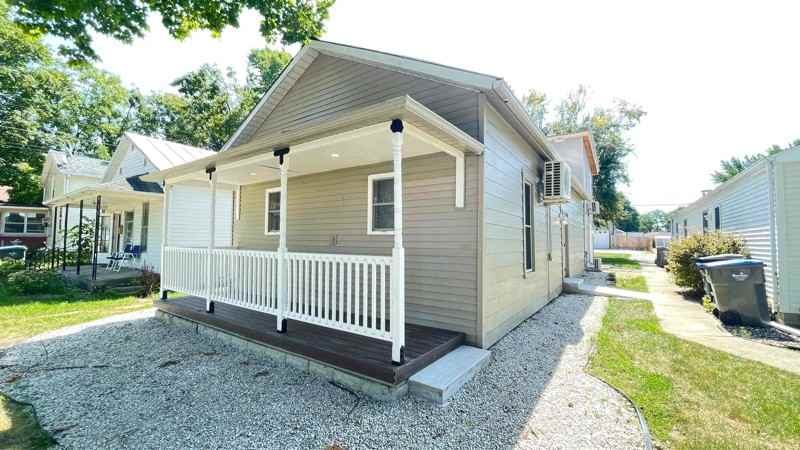 415 Perry St #A - Photo 2 of 7