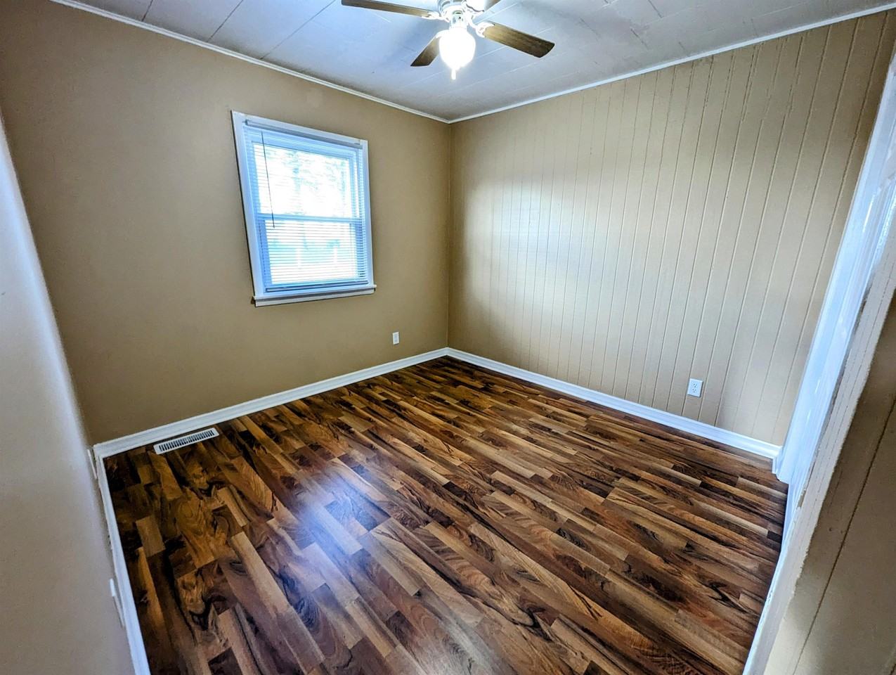 22 E 35th St - Photo 2 of 6