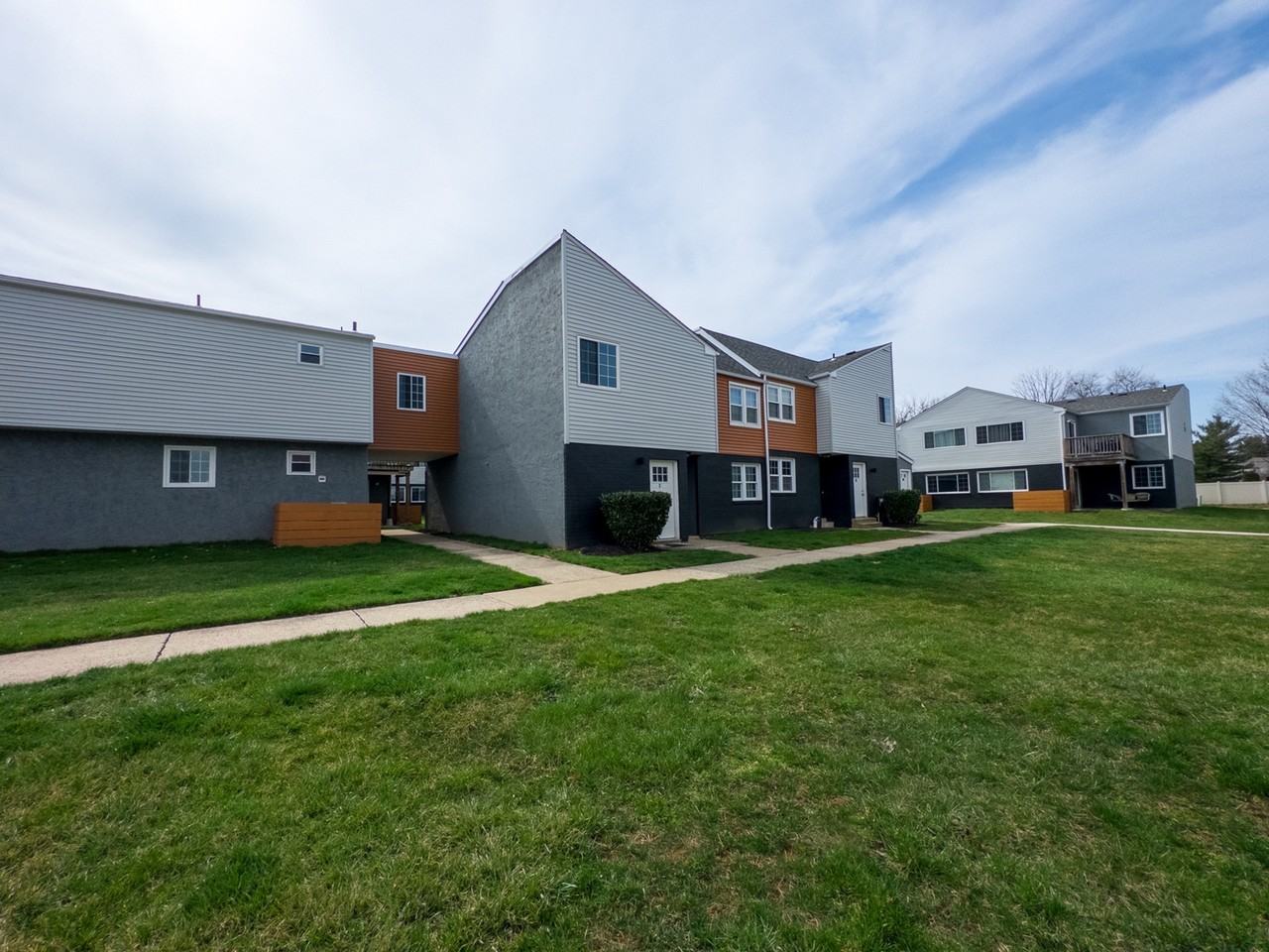 405 at Main - Photo 4 of 13