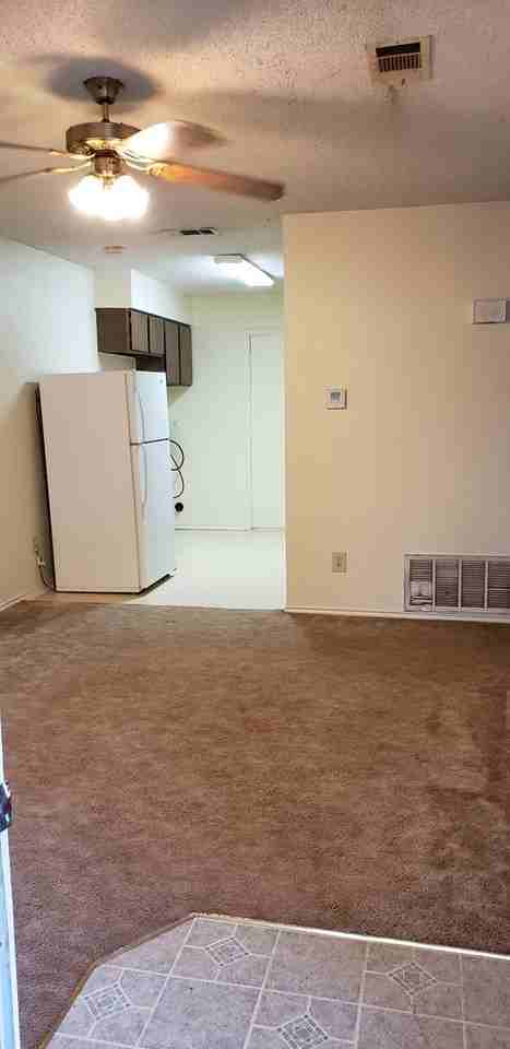 611 Maurice St Apt A-B - Photo 2 of 7