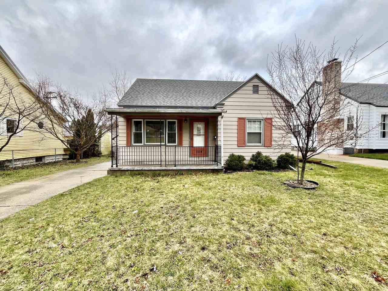 809 Eastern Ave Ne - Photo 2 of 20