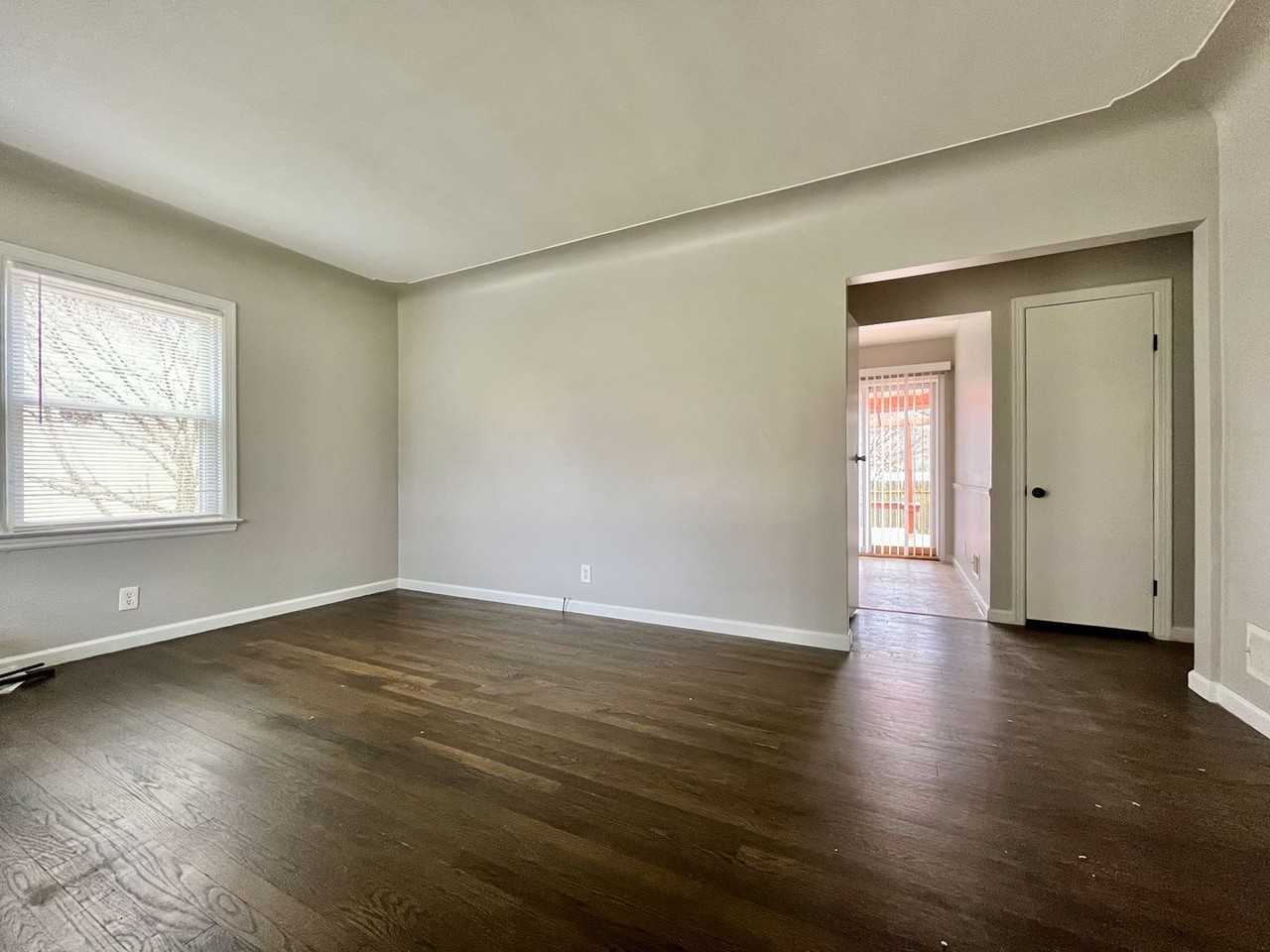 809 Eastern Ave Ne - Photo 3 of 20