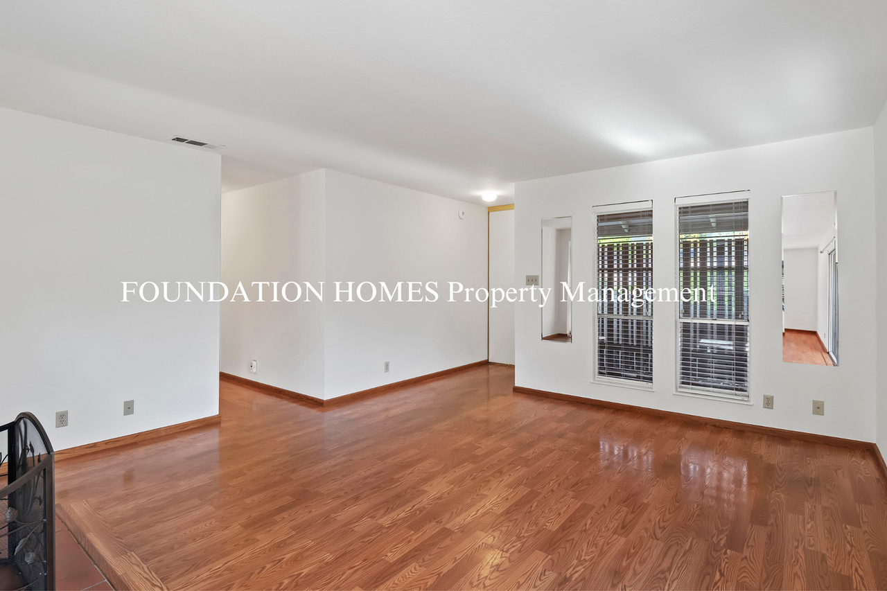 158 Roundtree Blvd - Photo 4 of 14