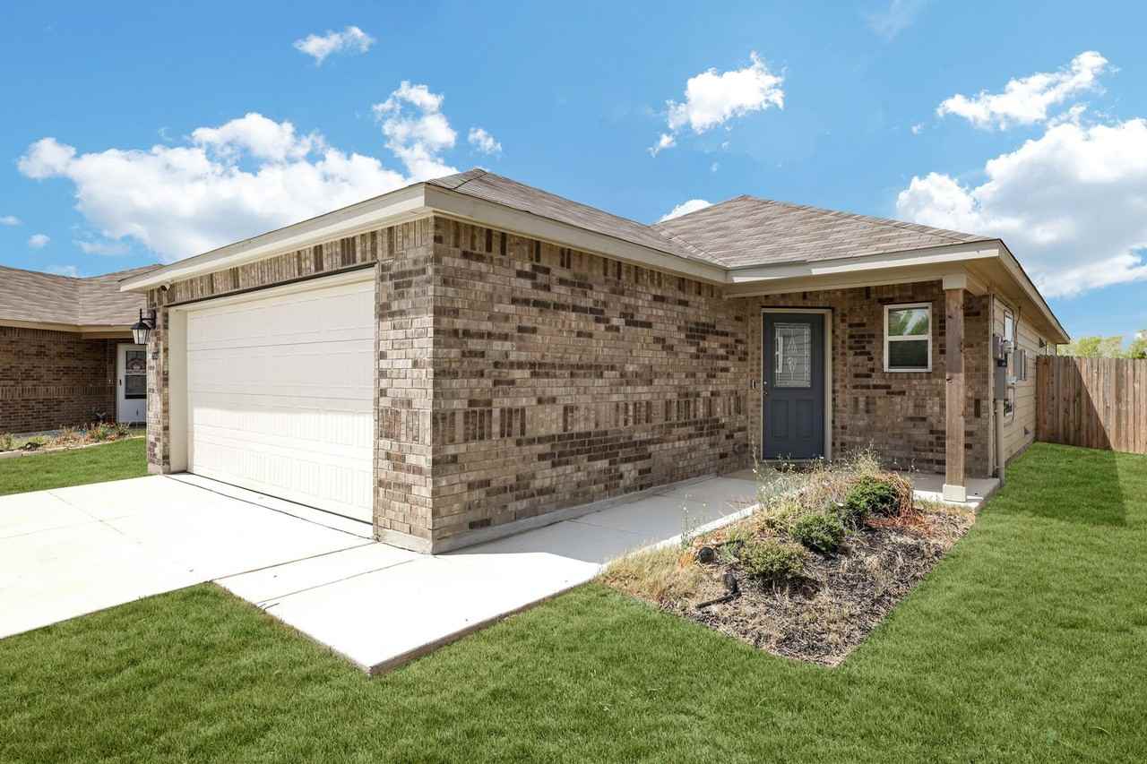 6023 Macdona Rdg - Photo 2 of 27