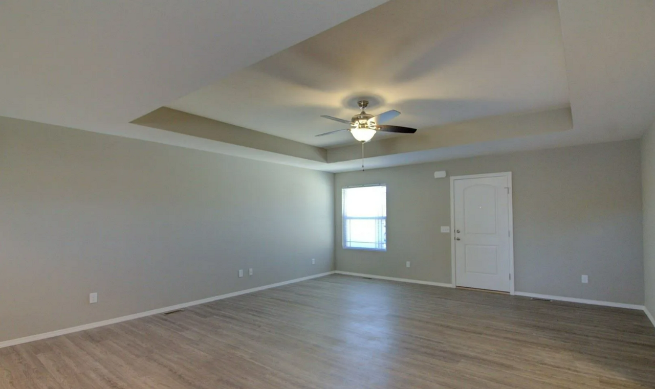 5462 S Main St - Photo 2 of 17