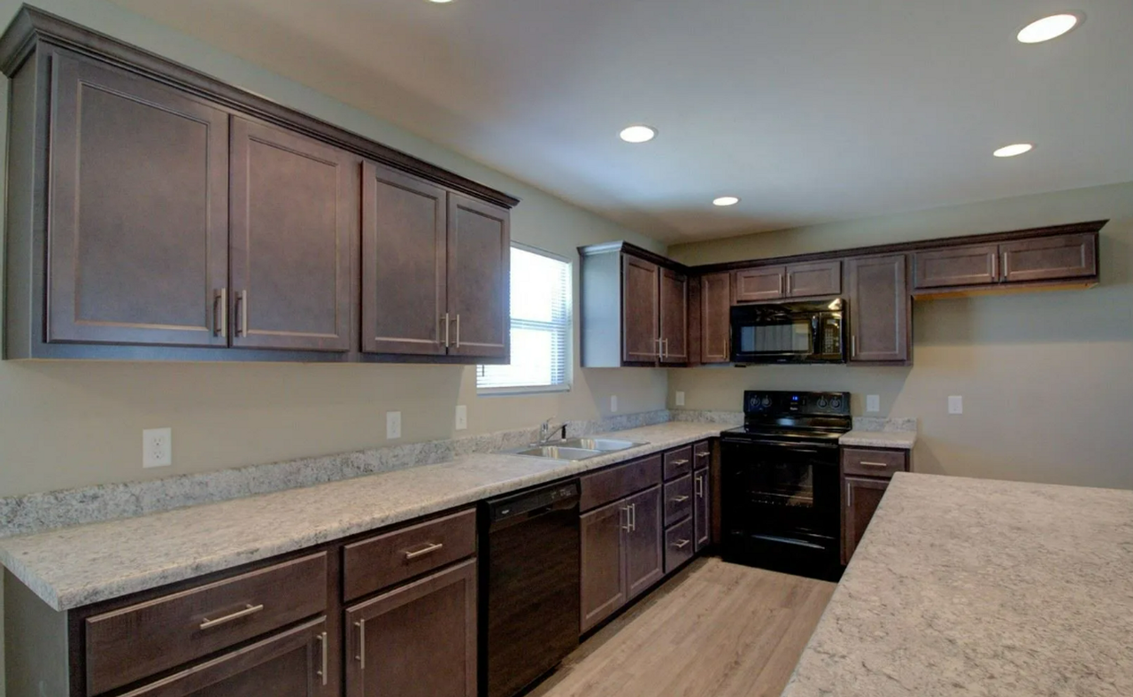 5462 S Main St - Photo 5 of 17