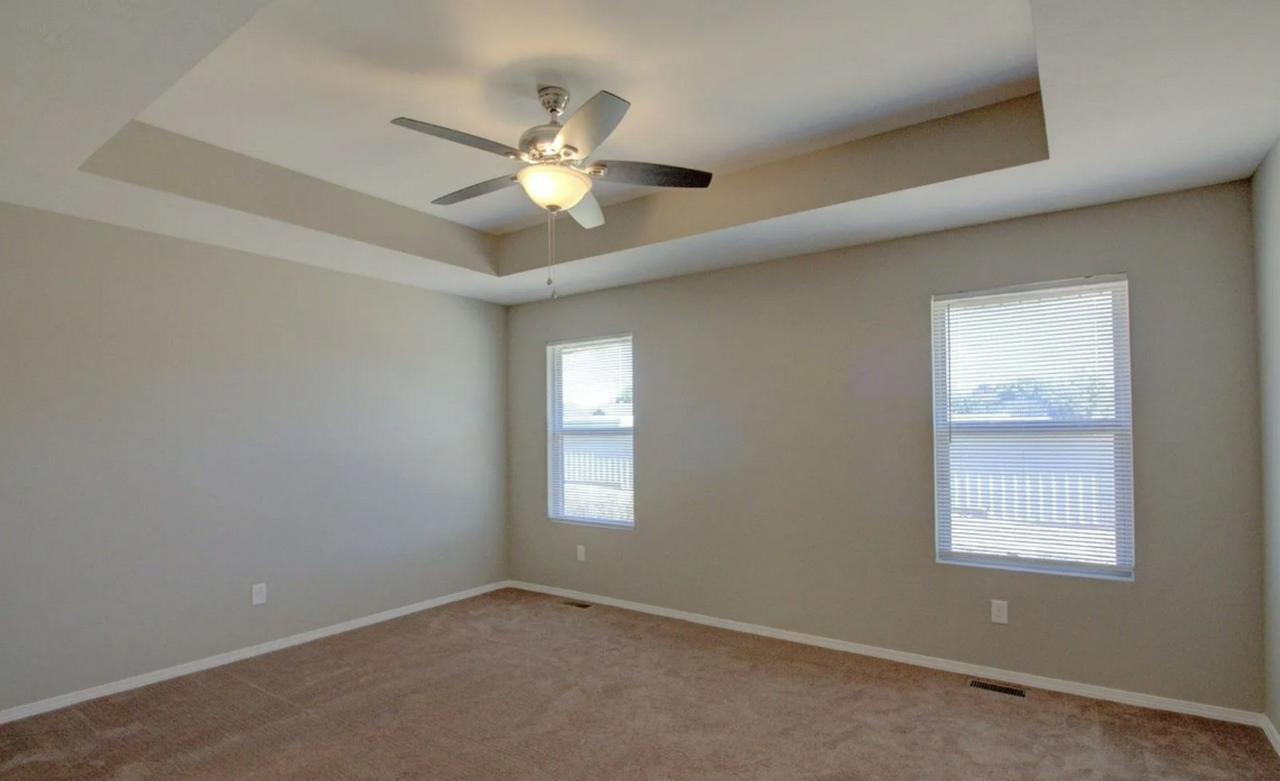 5462 S Main St - Photo 7 of 17