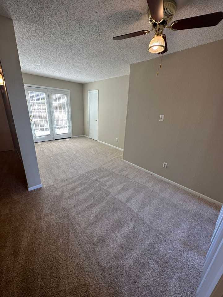 6687 Whispering Oak Pl - Photo 3 of 8